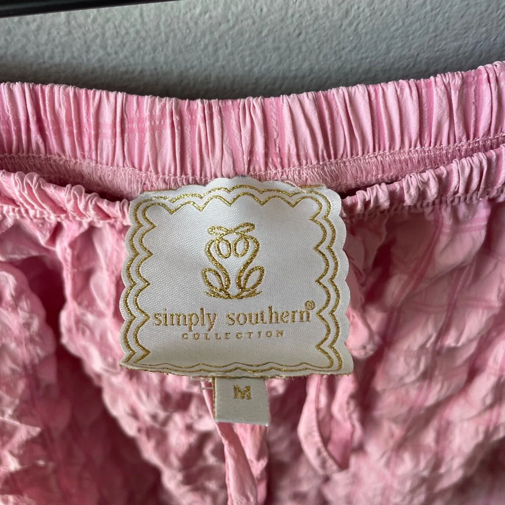 Simply Southern Pink Seersucker Scalloped Trim Shirt and Shorts Set Medium - Picture 8 of 9